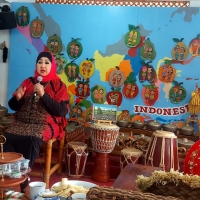Dewi Motik Apresisi Halimah Munawir Lestarikan Budaya Nusantara 