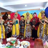 Dewi Motik Minta Menteri Sandiaga Uno Kembangkan Rumah Budaya HMA 